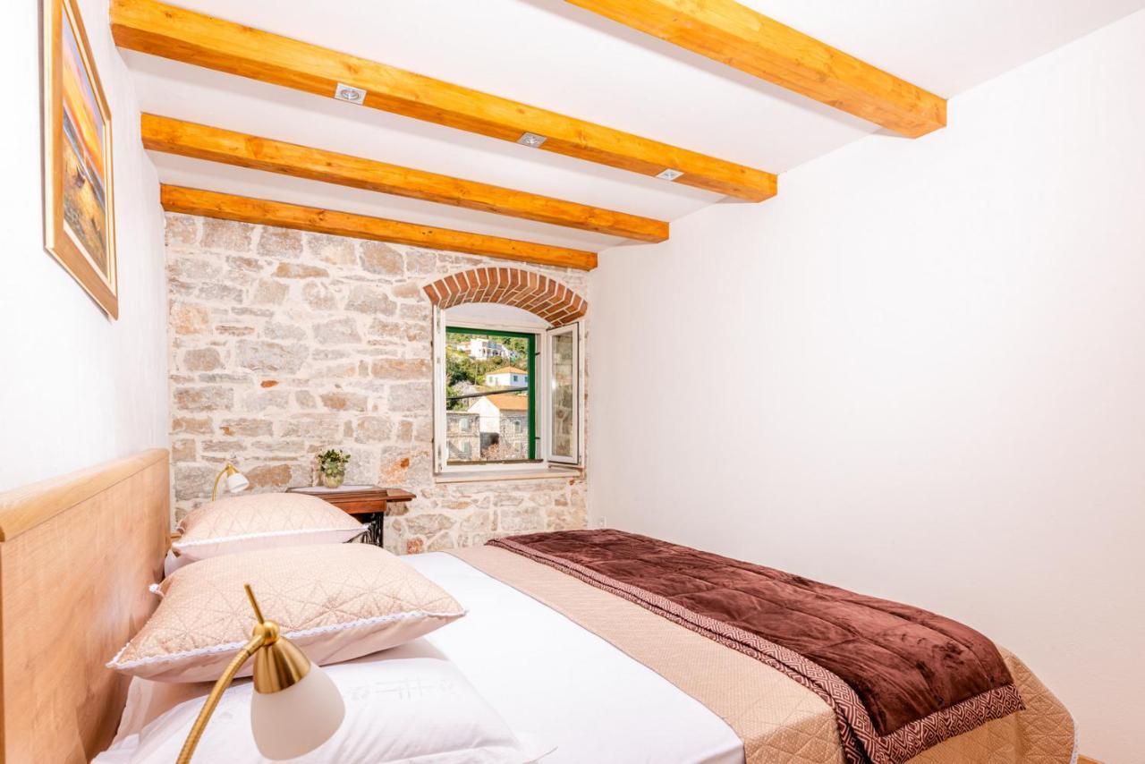 Deziderio Apartment Stomorska Bagian luar foto