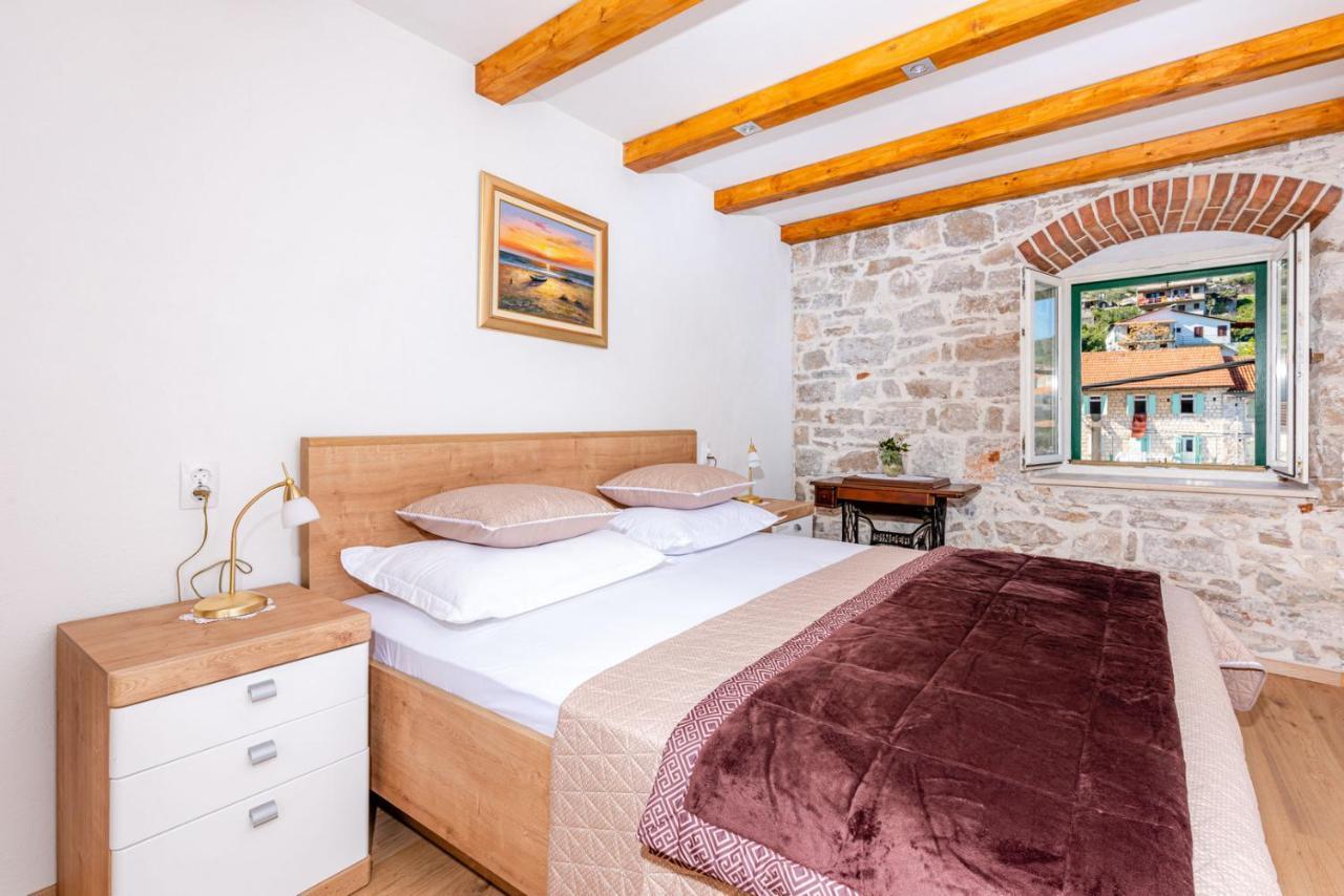 Deziderio Apartment Stomorska Bagian luar foto