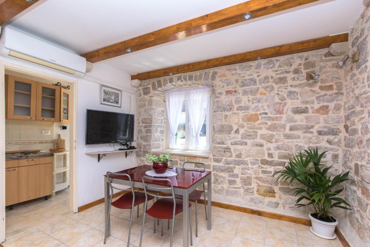 Deziderio Apartment Stomorska Bagian luar foto