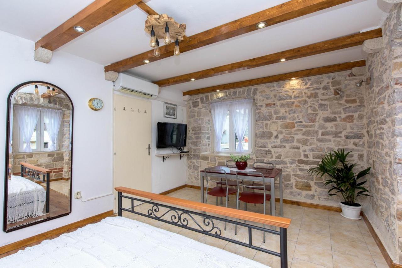 Deziderio Apartment Stomorska Bagian luar foto