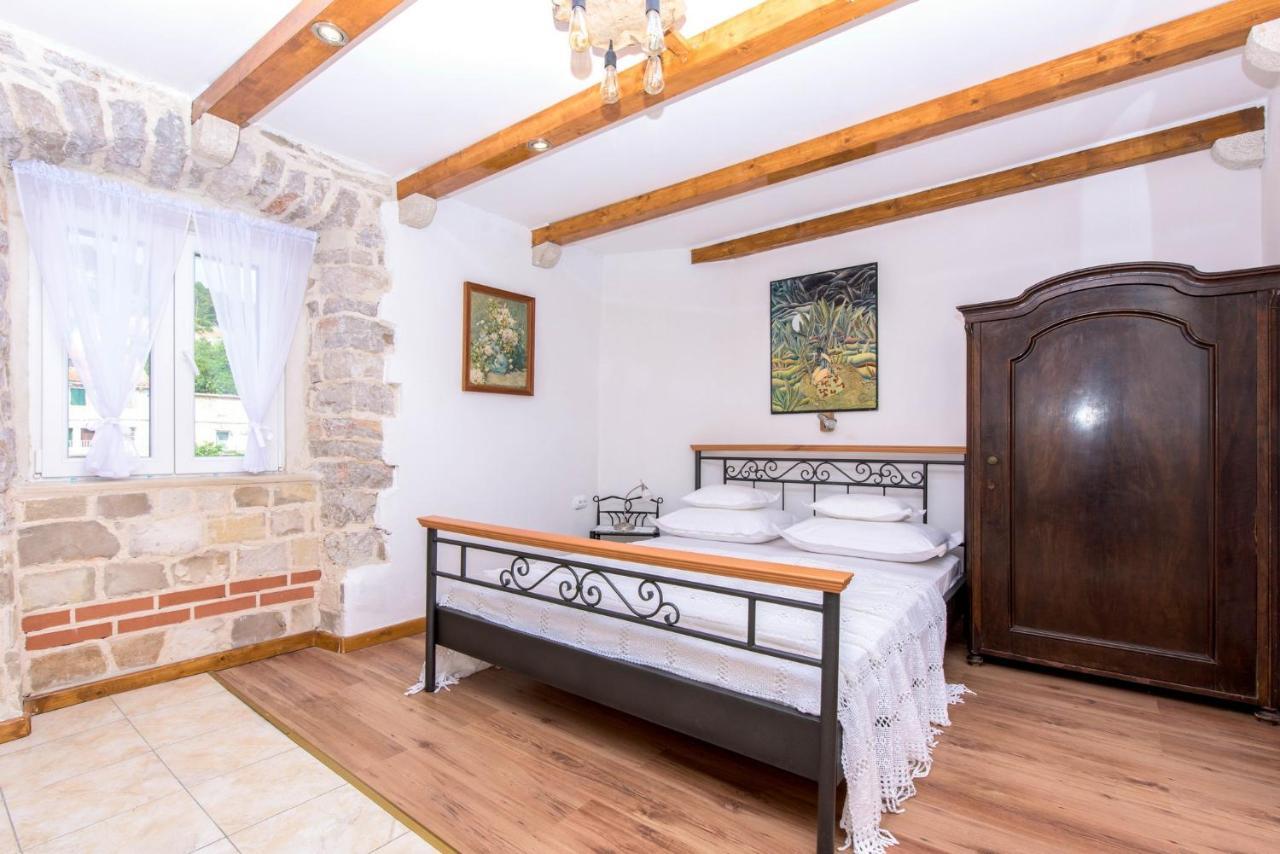Deziderio Apartment Stomorska Bagian luar foto
